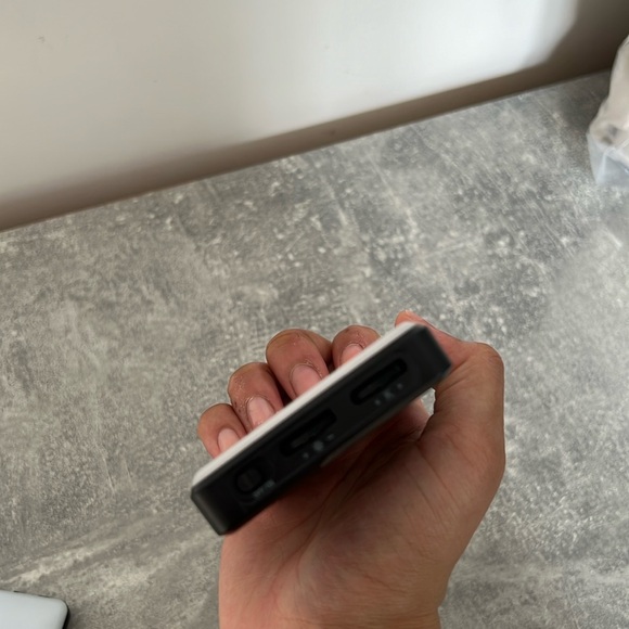 LED rechargeable selfie lights (sold separately) - Picture 6 of 12